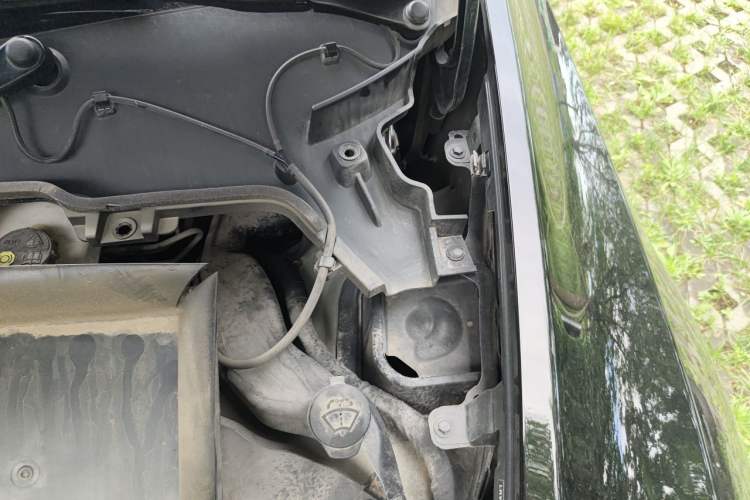 Used Tesla Model Y 2022 Rear-Wheel-Drive Version Engine Bay Left