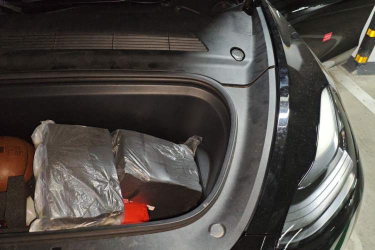 Used Tesla Model Y 2022 Performance High-Performance All-Wheel-Drive Version Engine Bay Left