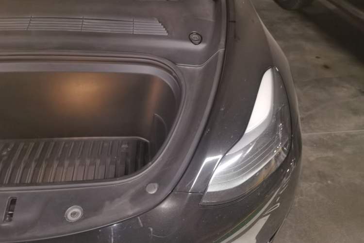 Used Tesla Model Y 2022 Rear-Wheel-Drive Version Engine Bay Left