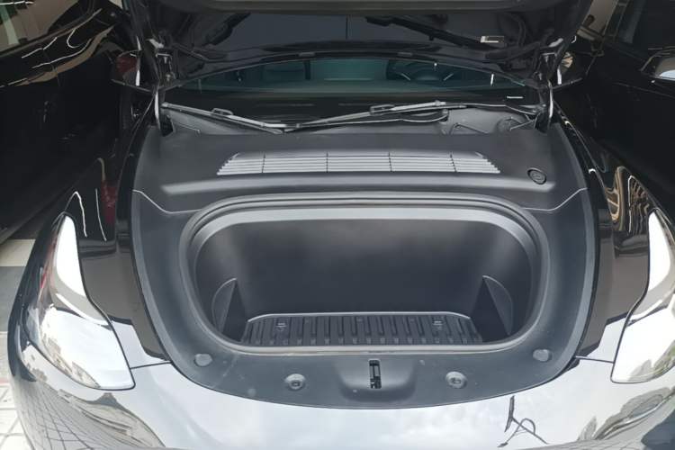 Used Tesla Model Y 2022 Rear-Wheel-Drive Version Engine Bay