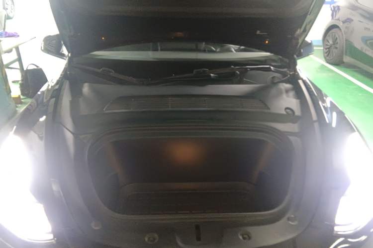 Used Tesla Model Y 2022 Rear-Wheel-Drive Version Engine Bay