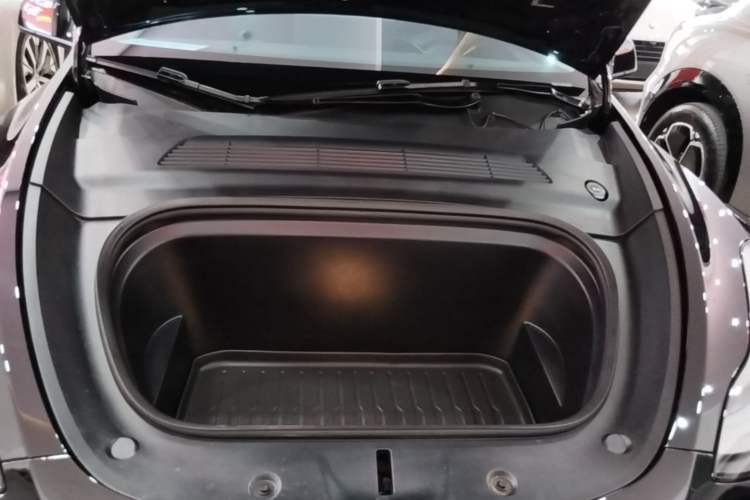 Used Tesla Model Y 2022 Rear-Wheel-Drive Version Engine Bay