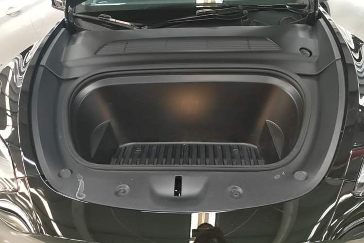 Used Tesla Model Y 2022 Rear-Wheel-Drive Version Engine Bay