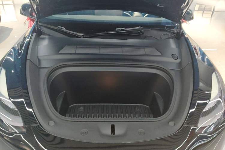 Used Tesla Model Y 2022 Rear-Wheel-Drive Version Engine Bay