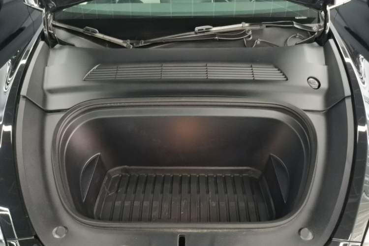 Used Tesla Model Y 2022 Rear-Wheel-Drive Version Engine Bay