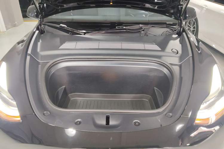 Used Tesla Model Y 2022 Rear-Wheel-Drive Version Engine Bay