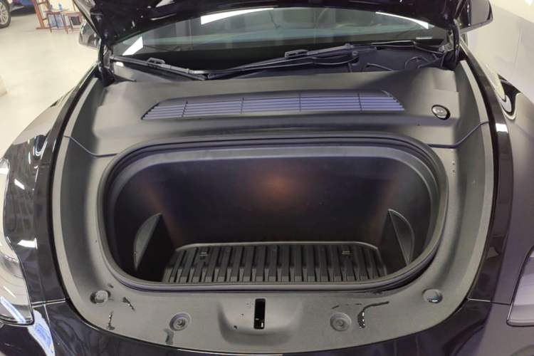 Used Tesla Model Y 2022 Rear-Wheel-Drive Version Engine Bay