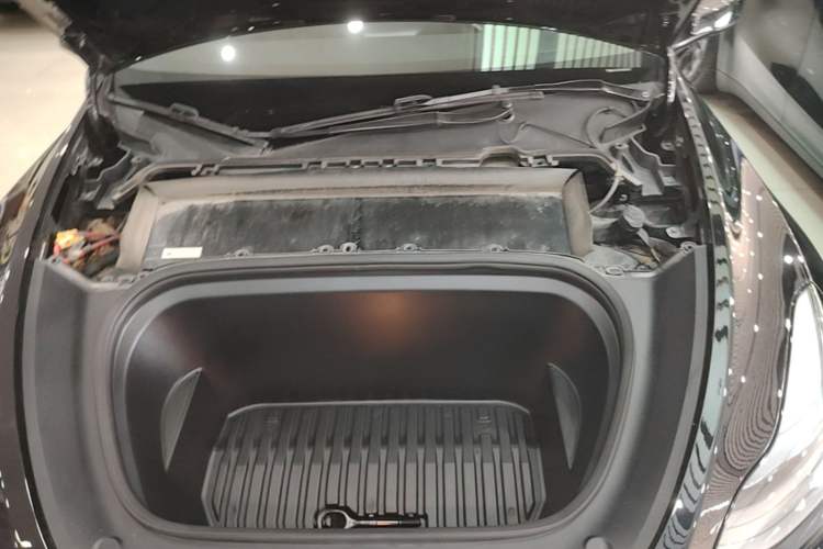 Used Tesla Model Y 2022 Rear-Wheel-Drive Version Engine Bay