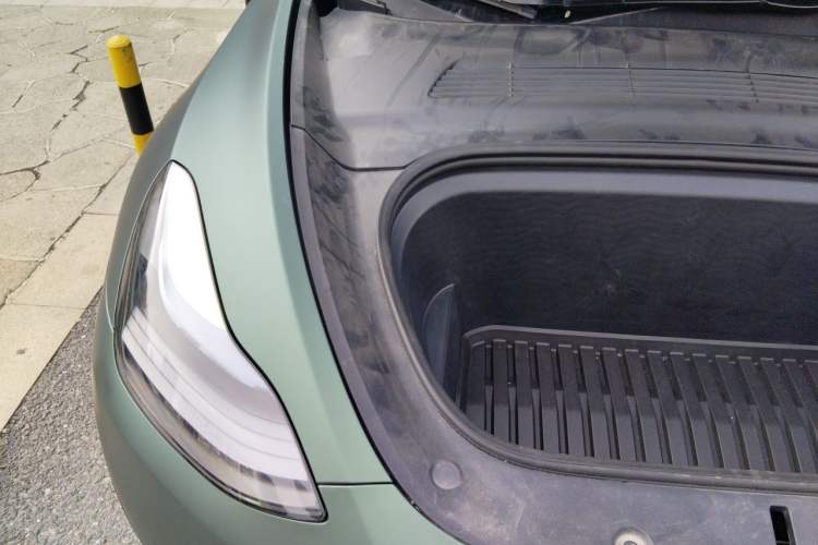 Used Tesla Model Y 2022 Performance High-Performance All-Wheel-Drive Version Engine Bay Right