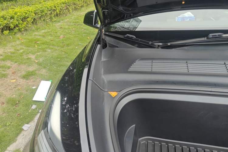 Used Tesla Model Y 2022 Rear-Wheel-Drive Version Engine Bay Right
