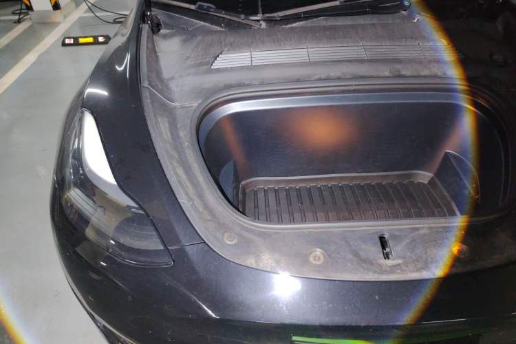 Used Tesla Model Y 2022 Rear-Wheel-Drive Version Engine Bay Right