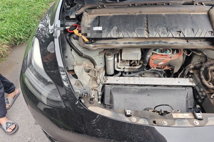 Used Tesla Model Y 2022 Performance High-Performance All-Wheel-Drive Version Engine Bay Right