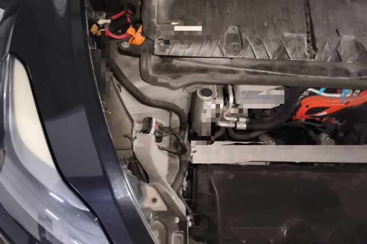 Used Tesla Model Y 2022 Rear-Wheel-Drive Version Engine Bay Right