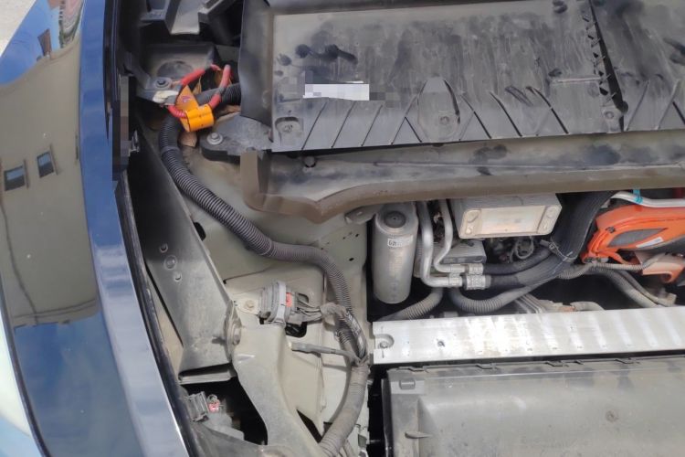 Used Tesla Model Y 2022 Rear-Wheel-Drive Version Engine Bay Right