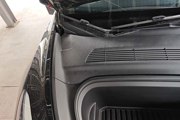 Used Tesla Model Y 2022 Rear-Wheel-Drive Version Engine Bay Right