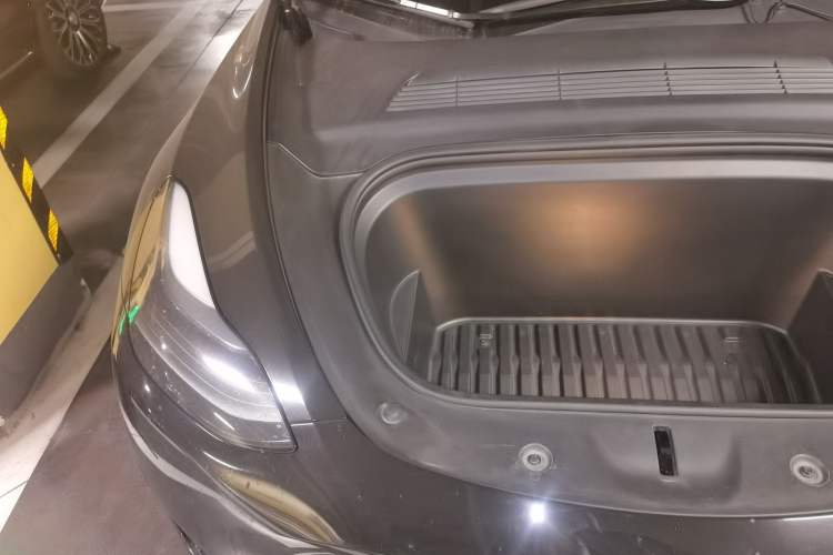 Used Tesla Model Y 2022 Rear-Wheel-Drive Version Engine Bay Right