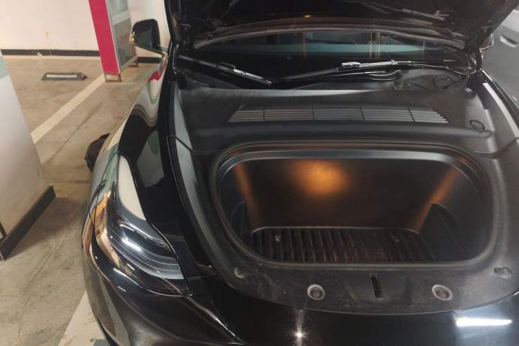 Used Tesla Model Y 2022 Rear-Wheel-Drive Version Engine Bay Right