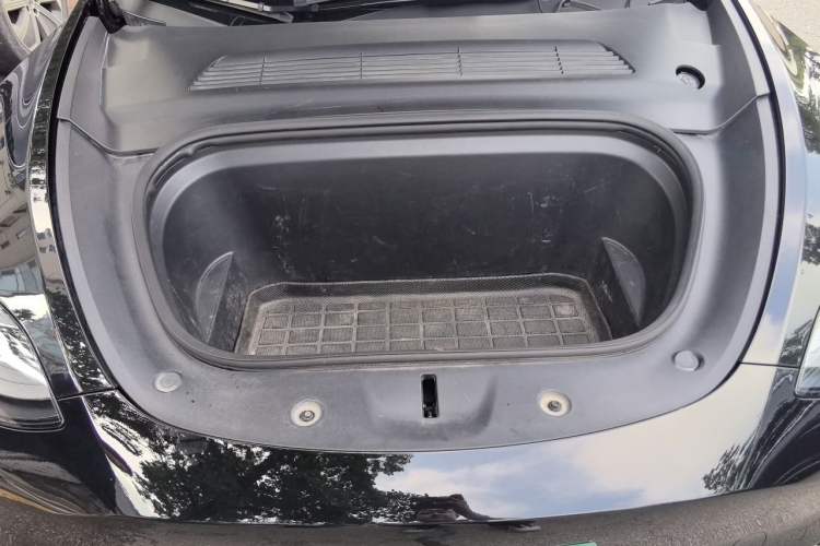 Used Tesla Model Y 2022 Rear-Wheel-Drive Version Engine Bay Right