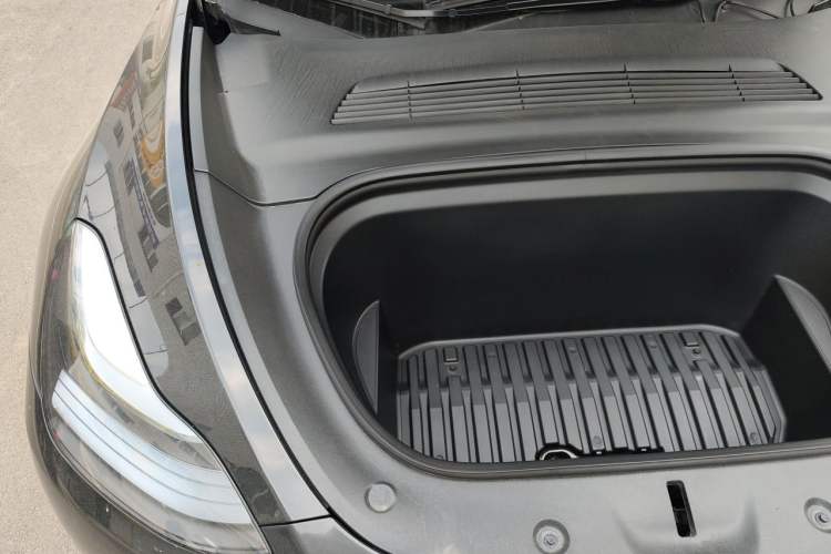 Used Tesla Model Y 2022 Rear-Wheel-Drive Version Engine Bay Right