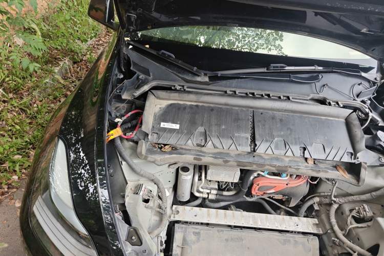 Used Tesla Model Y 2022 Rear-Wheel-Drive Version Engine Bay Right