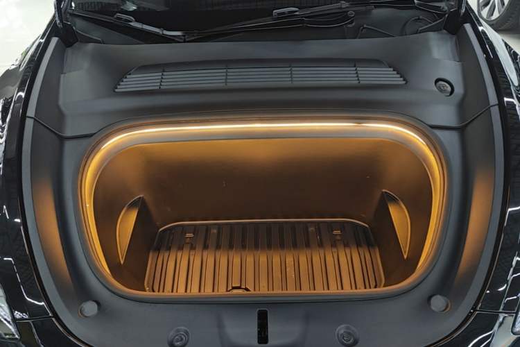 Used Tesla Model Y 2022 Rear-Wheel-Drive Version Engine Bay
