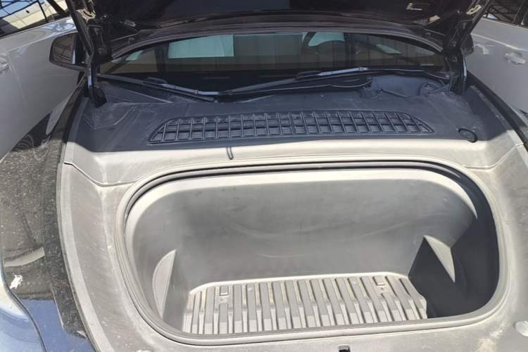 Used Tesla Model Y 2022 Rear-Wheel-Drive Version Engine Bay