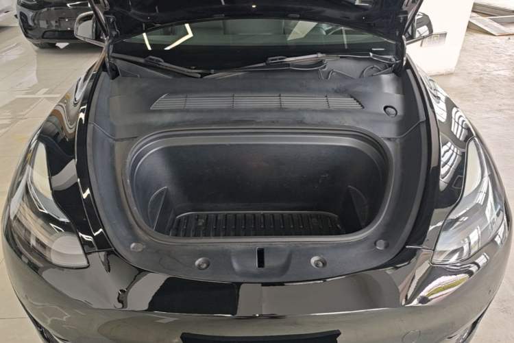 Used Tesla Model Y 2022 Rear-Wheel-Drive Version Engine Bay