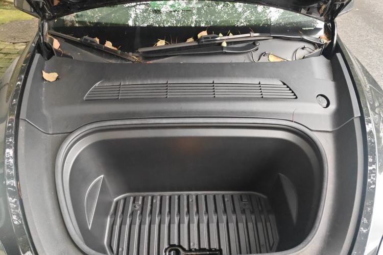 Used Tesla Model Y 2022 Rear-Wheel-Drive Version Engine Bay