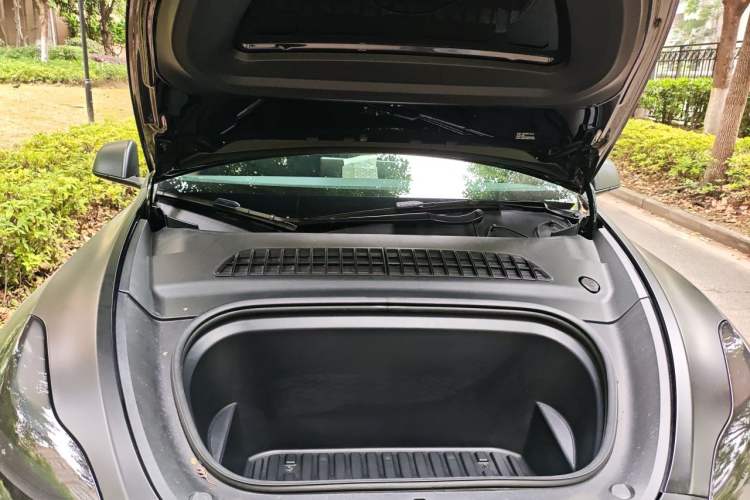 Used Tesla Model Y 2022 Performance High-Performance All-Wheel-Drive Version Engine Bay