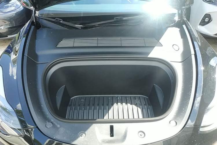 Used Tesla Model Y 2022 Revised Version Rear-Wheel Drive Engine Bay