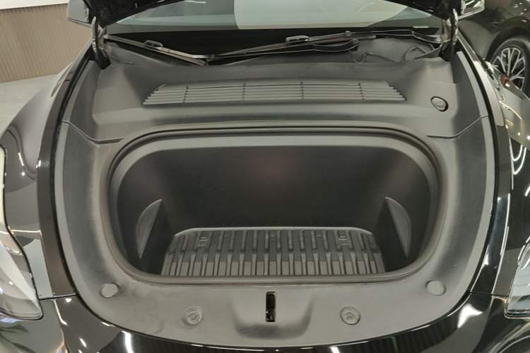 Used Tesla Model Y 2022 Rear-Wheel-Drive Version Engine Bay