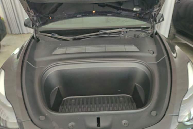 Used Tesla Model Y 2022 Revised Version Rear-Wheel Drive Engine Bay