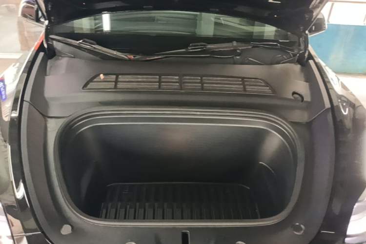 Used Tesla Model Y 2022 Rear-Wheel-Drive Version Engine Bay