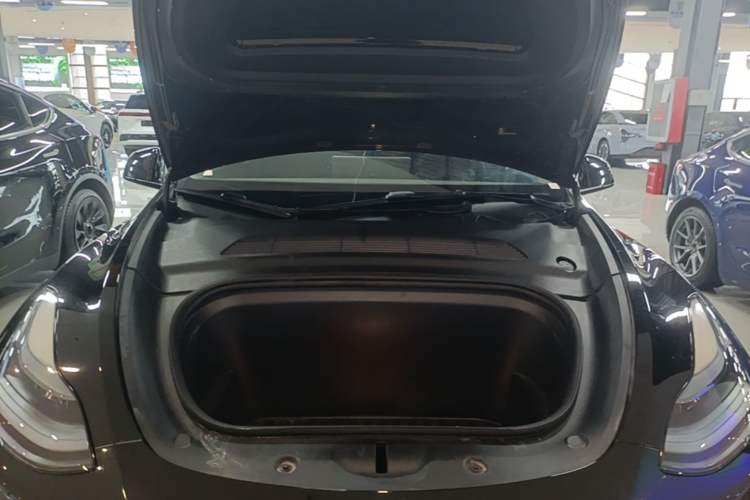 Used Tesla Model Y 2022 Rear-Wheel-Drive Version Engine Bay