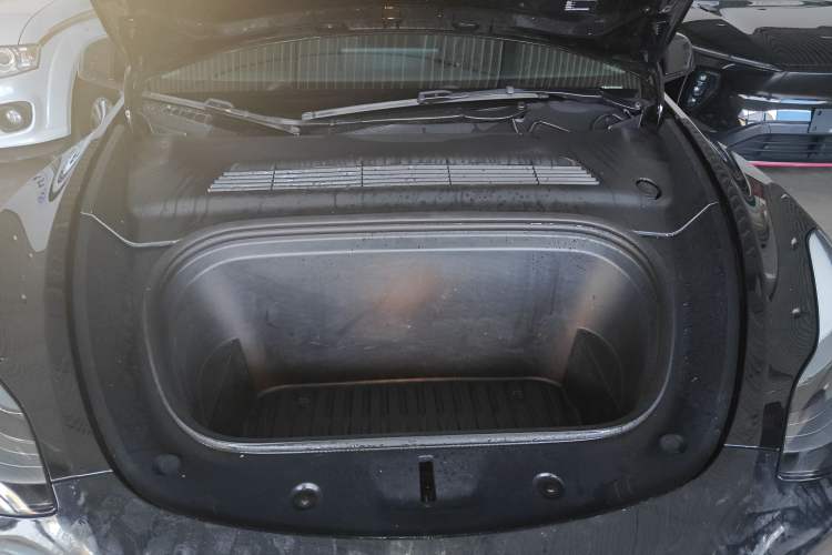 Used Tesla Model Y 2022 Rear-Wheel-Drive Version Engine Bay