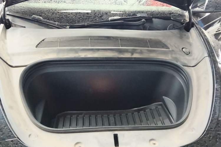 Used Tesla Model Y 2022 Rear-Wheel-Drive Version Engine Bay
