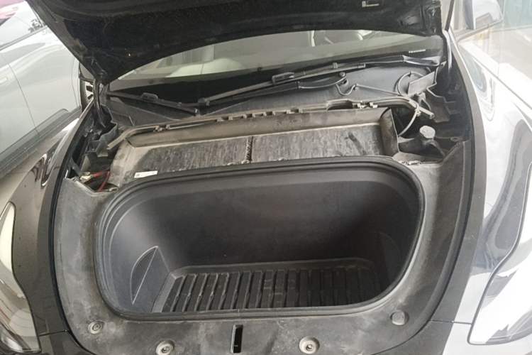 Used Tesla Model Y 2022 Rear-Wheel-Drive Version Engine Bay