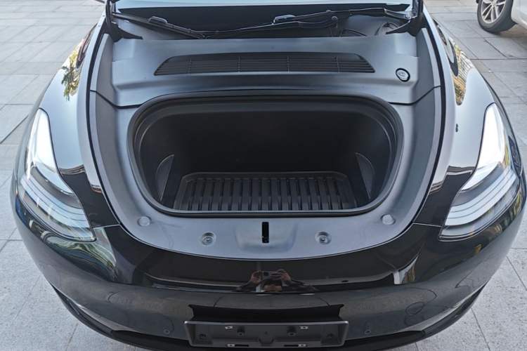 Used Tesla Model Y 2022 Rear-Wheel-Drive Version Engine Bay