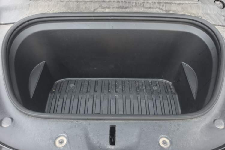 Used Tesla Model Y 2022 Rear-Wheel-Drive Version Engine Bay