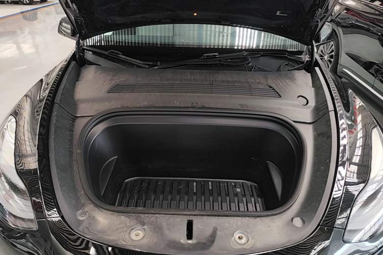 Used Tesla Model Y 2022 Rear-Wheel-Drive Version Engine Bay