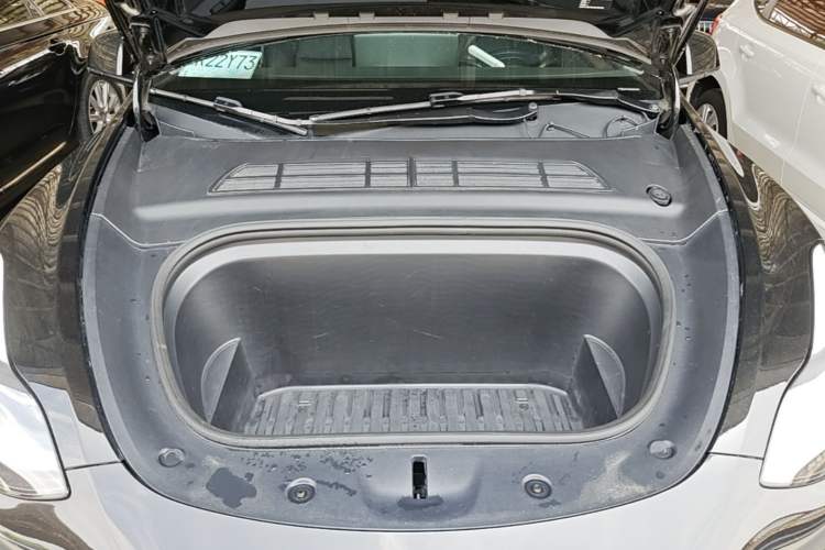 Used Tesla Model Y 2022 Rear-Wheel-Drive Version Engine Bay