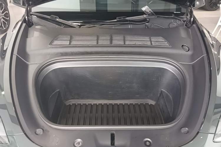 Used Tesla Model Y 2022 Performance High-Performance All-Wheel-Drive Version Engine Bay
