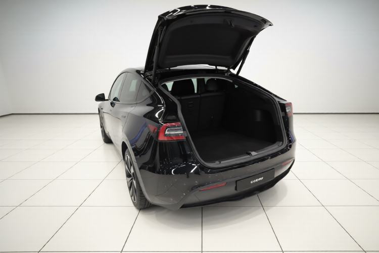 Used Tesla Model Y 2022 Rear-Wheel-Drive Version Exterior 2