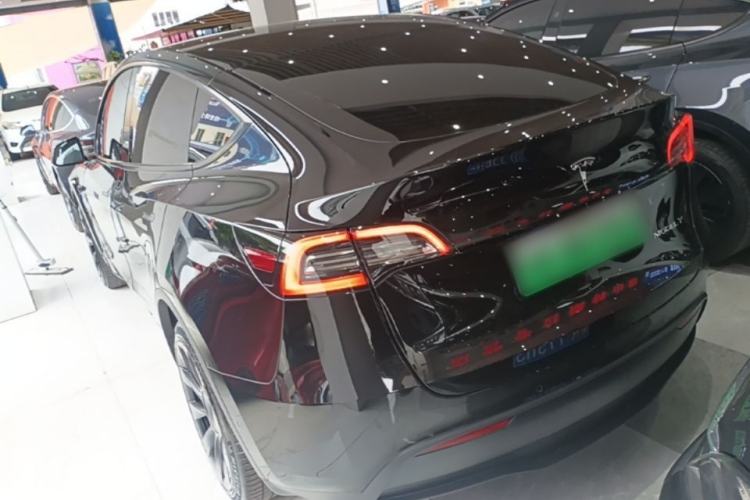Used Tesla Model Y 2022 Long-Range All-Wheel-Drive Version Exterior 2