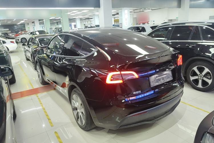 Used Tesla Model Y 2022 Rear-Wheel-Drive Version Exterior 2