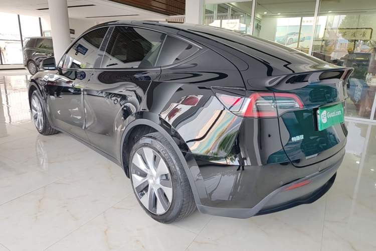 Used Tesla Model Y 2022 Long-Range All-Wheel-Drive Version Exterior 2