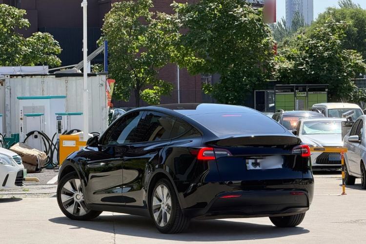 Used Tesla Model Y 2022 Rear-Wheel-Drive Version Exterior 2