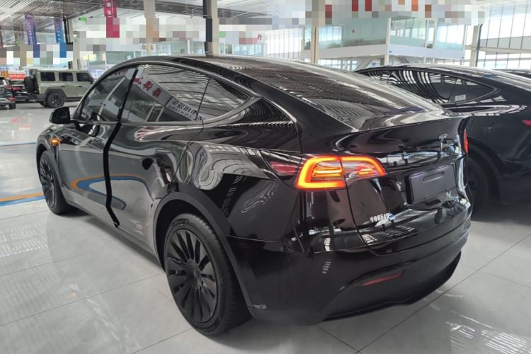 Used Tesla Model Y 2022 Long-Range All-Wheel-Drive Version Exterior 2
