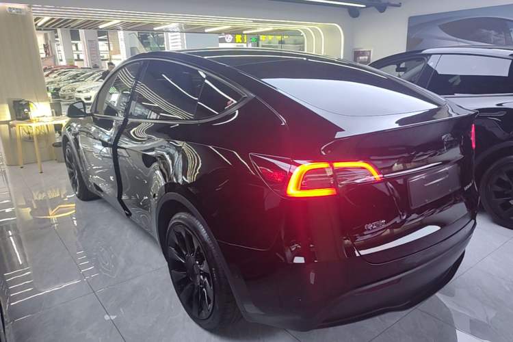 Used Tesla Model Y 2022 Rear-Wheel-Drive Version Exterior 2