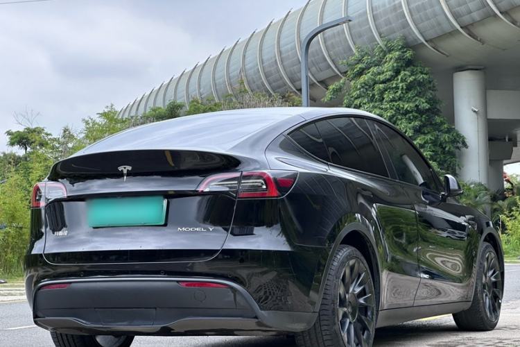 Used Tesla Model Y 2022 Long-Range All-Wheel-Drive Version Exterior 2
